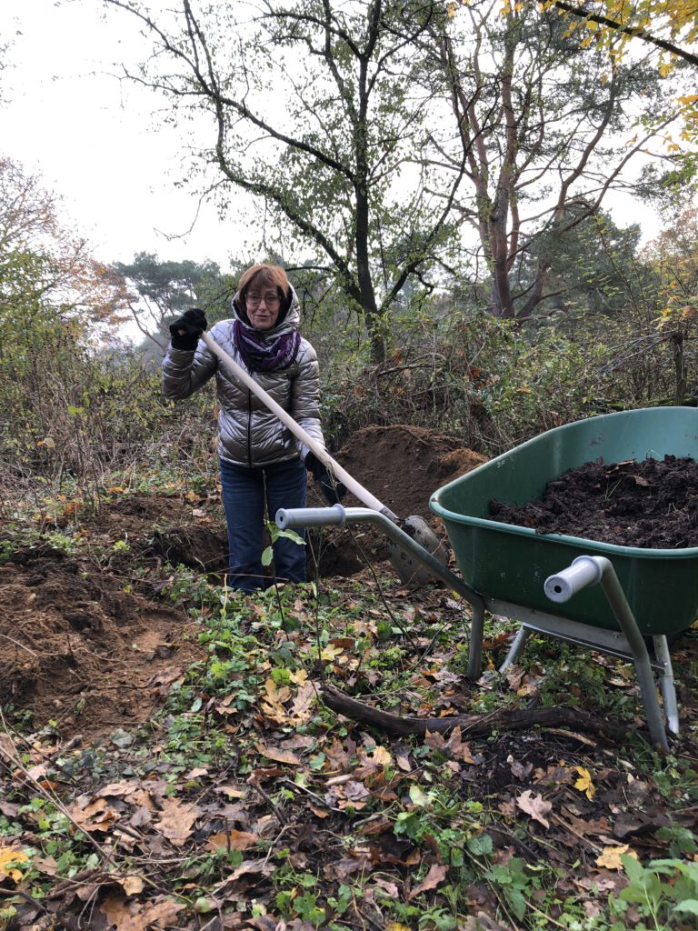 Vrijwillgers kruiwagen